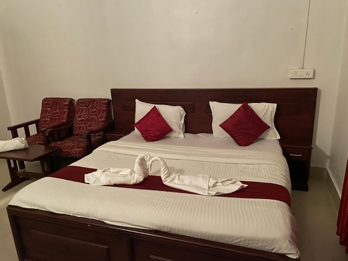 Hotel Caveri Madikeri Zewnętrze zdjęcie