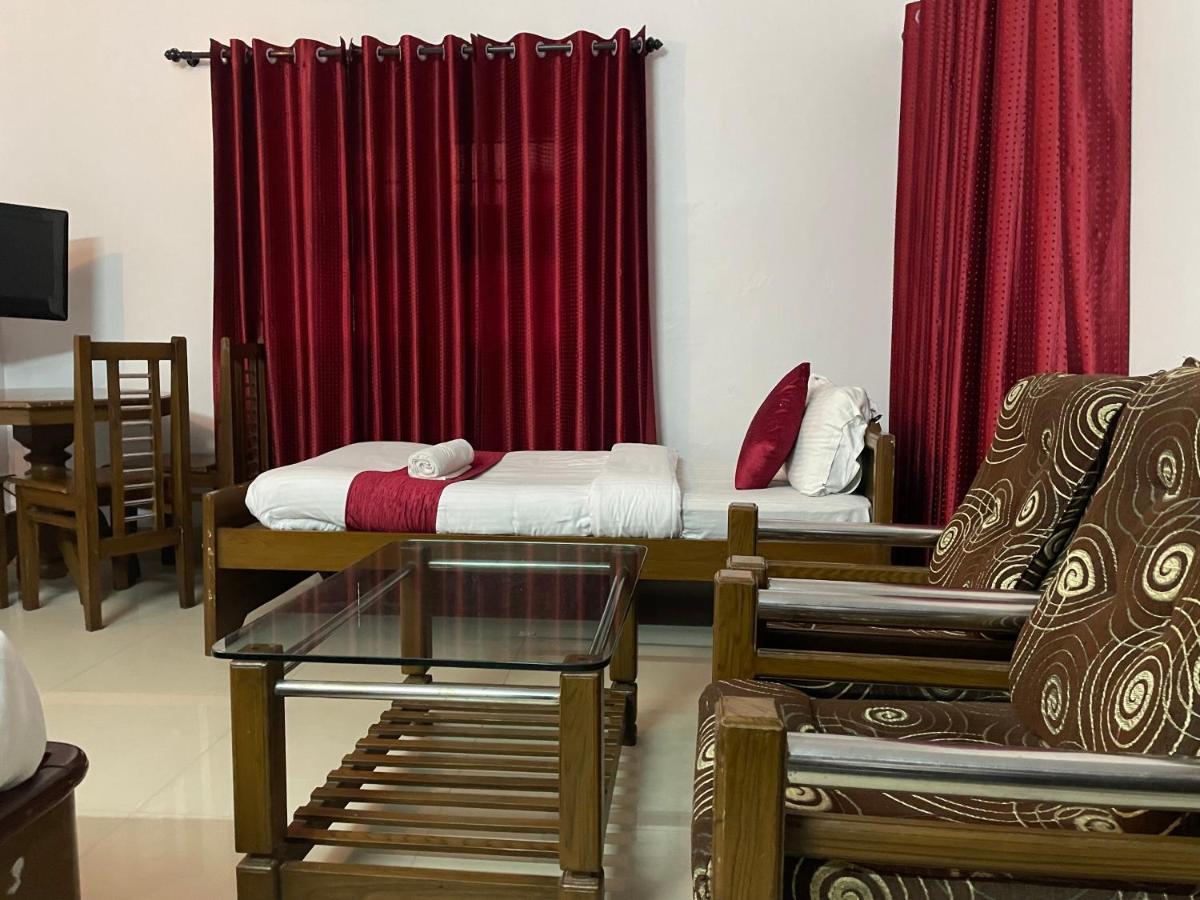 Hotel Caveri Madikeri Zewnętrze zdjęcie