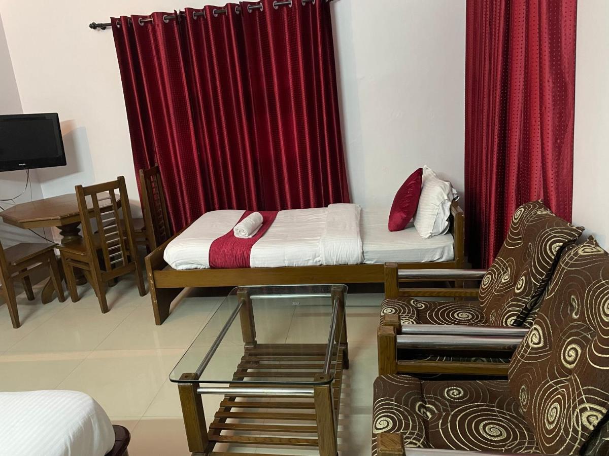Hotel Caveri Madikeri Zewnętrze zdjęcie