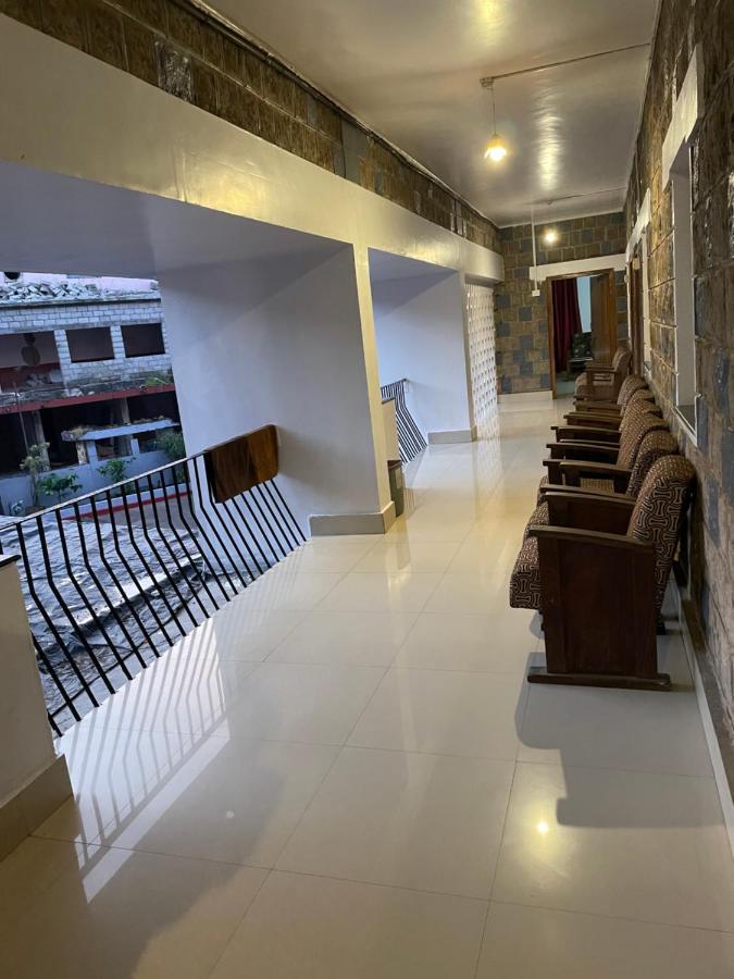 Hotel Caveri Madikeri Zewnętrze zdjęcie