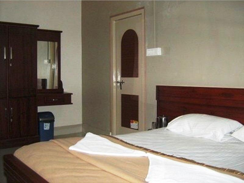 Hotel Caveri Madikeri Zewnętrze zdjęcie