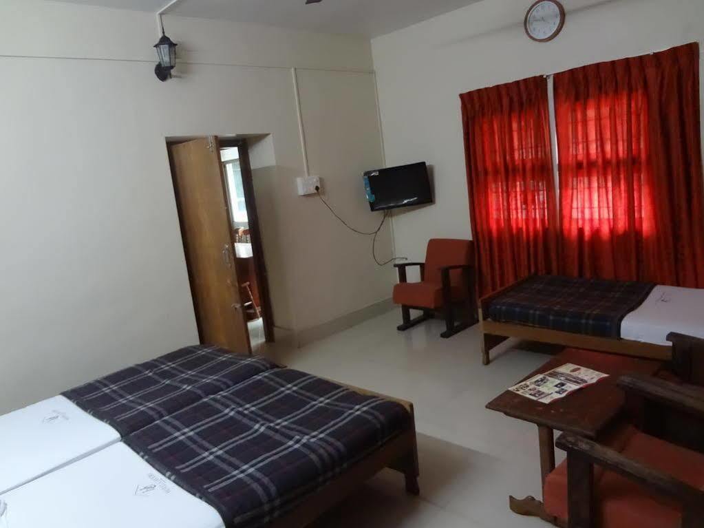 Hotel Caveri Madikeri Zewnętrze zdjęcie