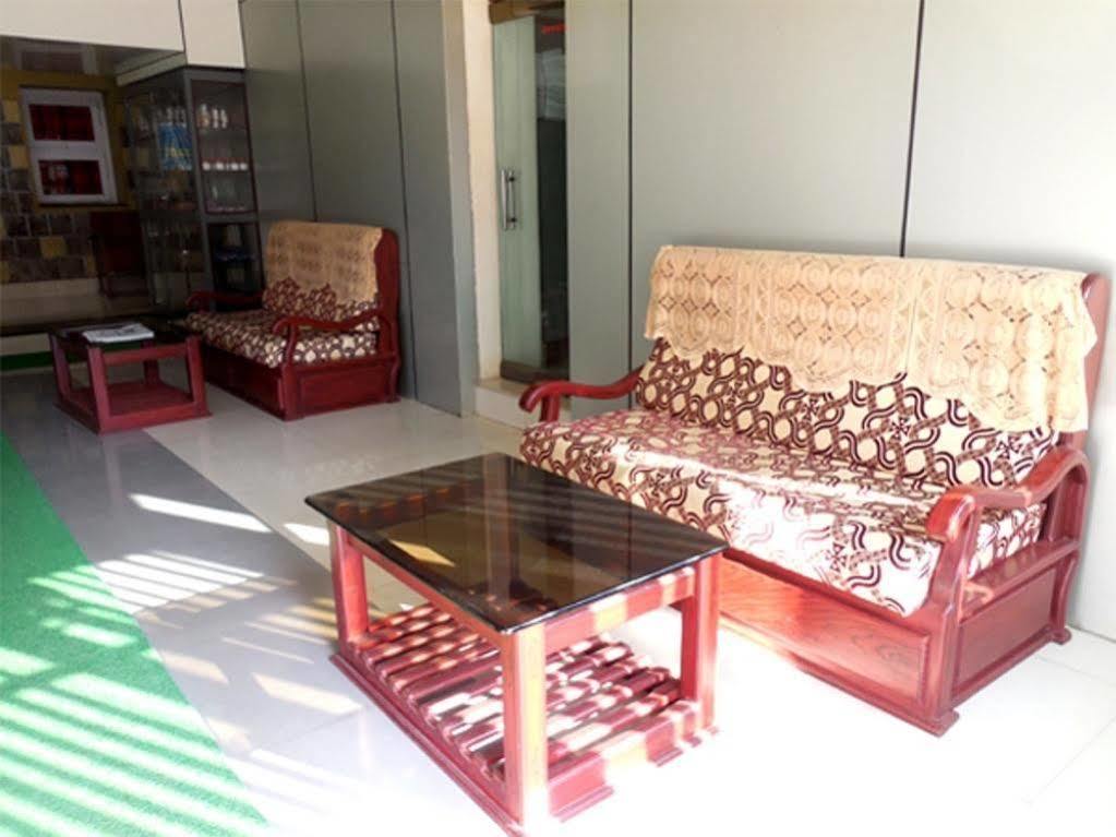 Hotel Caveri Madikeri Zewnętrze zdjęcie