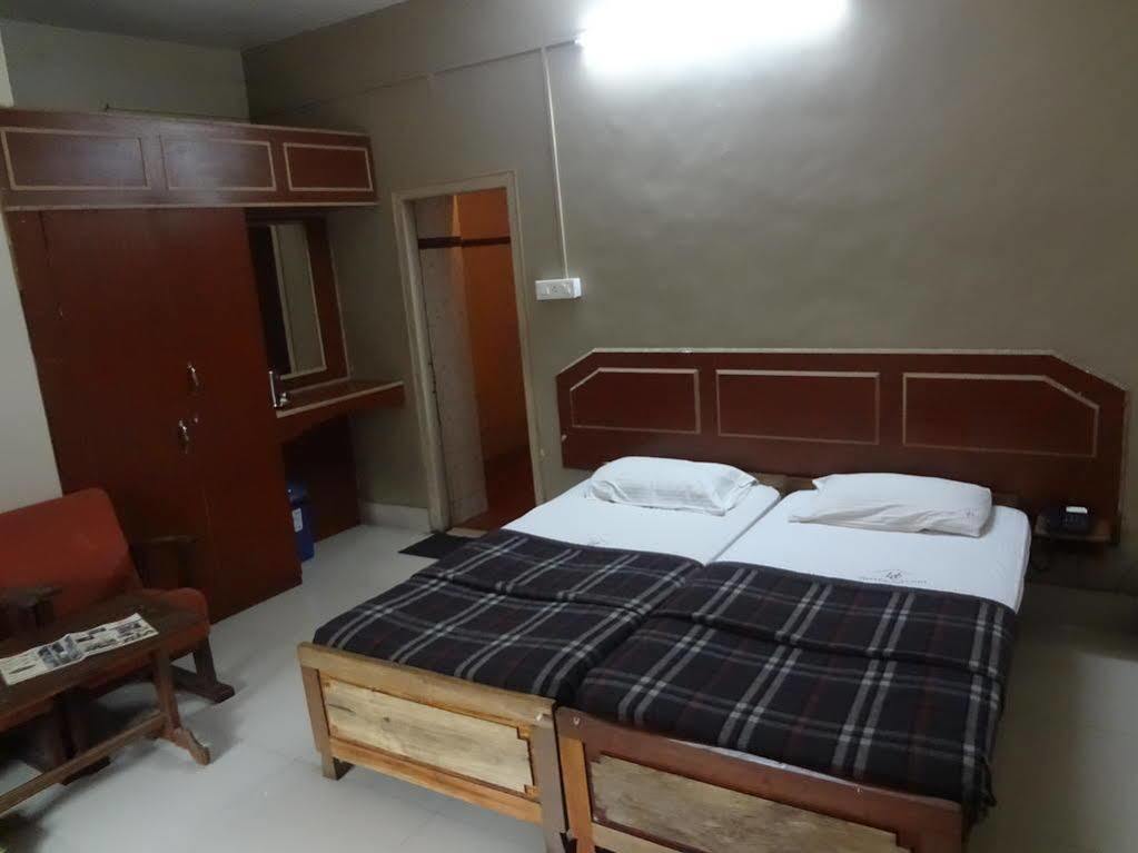 Hotel Caveri Madikeri Zewnętrze zdjęcie