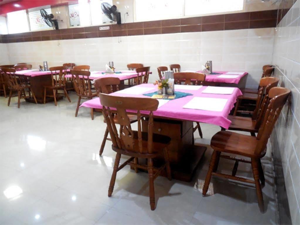 Hotel Caveri Madikeri Zewnętrze zdjęcie