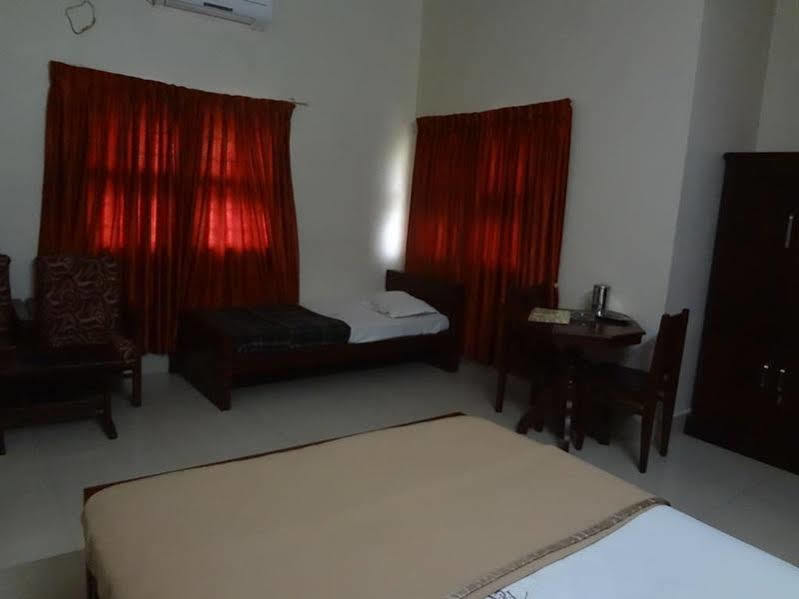 Hotel Caveri Madikeri Zewnętrze zdjęcie